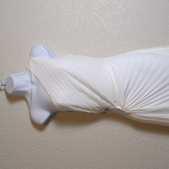 Forever 21 white pleated side cut out one shoulder maxi dress - Picture 15 of 16